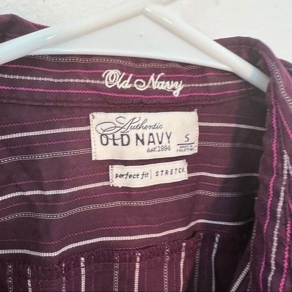 Old Navy Perfect Fit Stretch Button Down Shirt - Picture 10 of 11